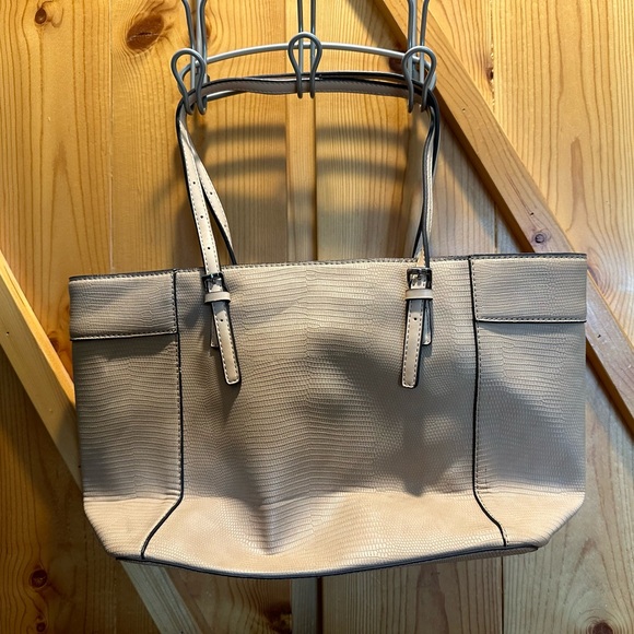 GUESS Neutral Color Handbag - Picture 3 of 5